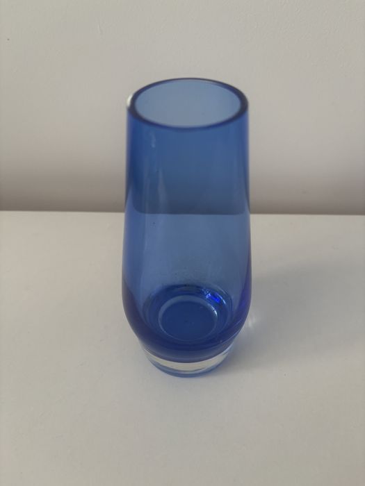 Stary wazonik niebieskie szklo