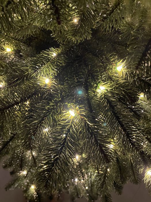 Штучна новорічна ялинка з лампочками 2,2м DekoriKristian