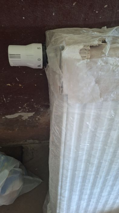 Sprzedam kompletny grzejnik z termostatem