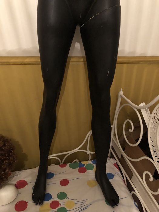 Manequins dois de mulher e um de crianca