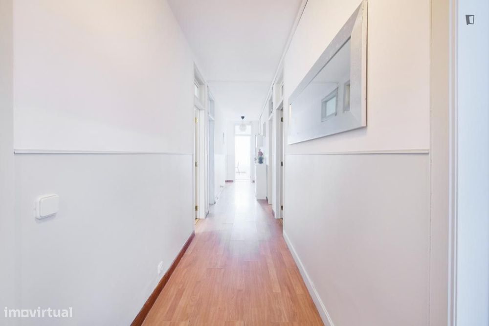 Quarto - localizado em Arroios Lisbon