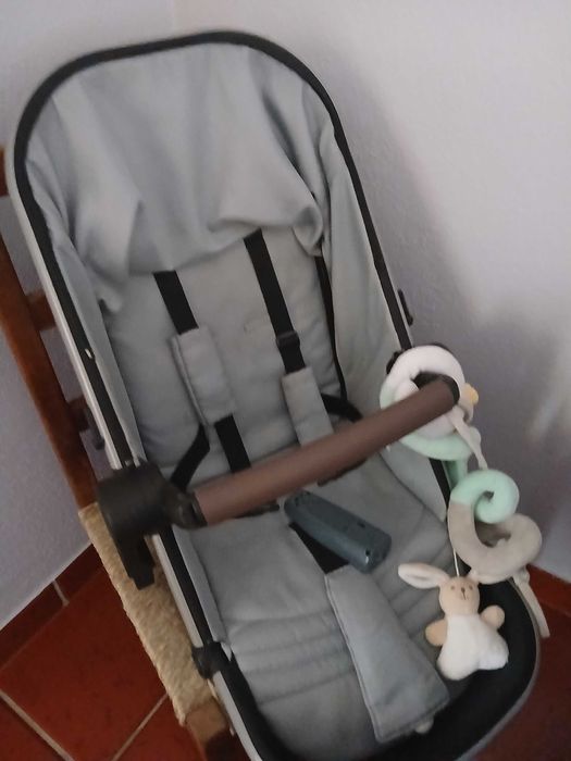 Vendo carrinho de bebe trio chicco
