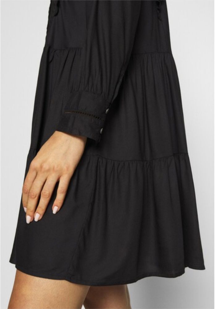 Czarna sukienka kowbojska haft falbany kołnierzyk stójka ONLY 42 XL