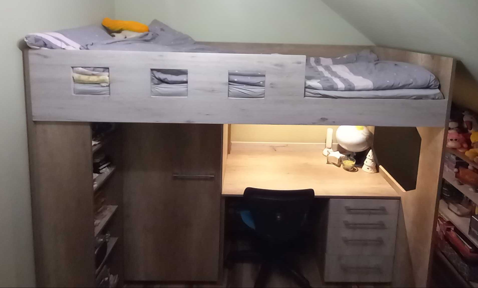 Piętrowe łóżko z biurkiem i szafą