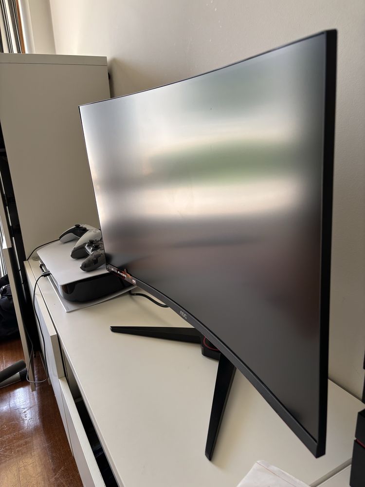 Monitor gaming curvo AOC 31.5”