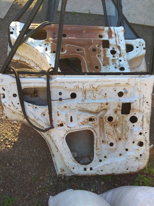 Nissan Skyline r30  двери задние