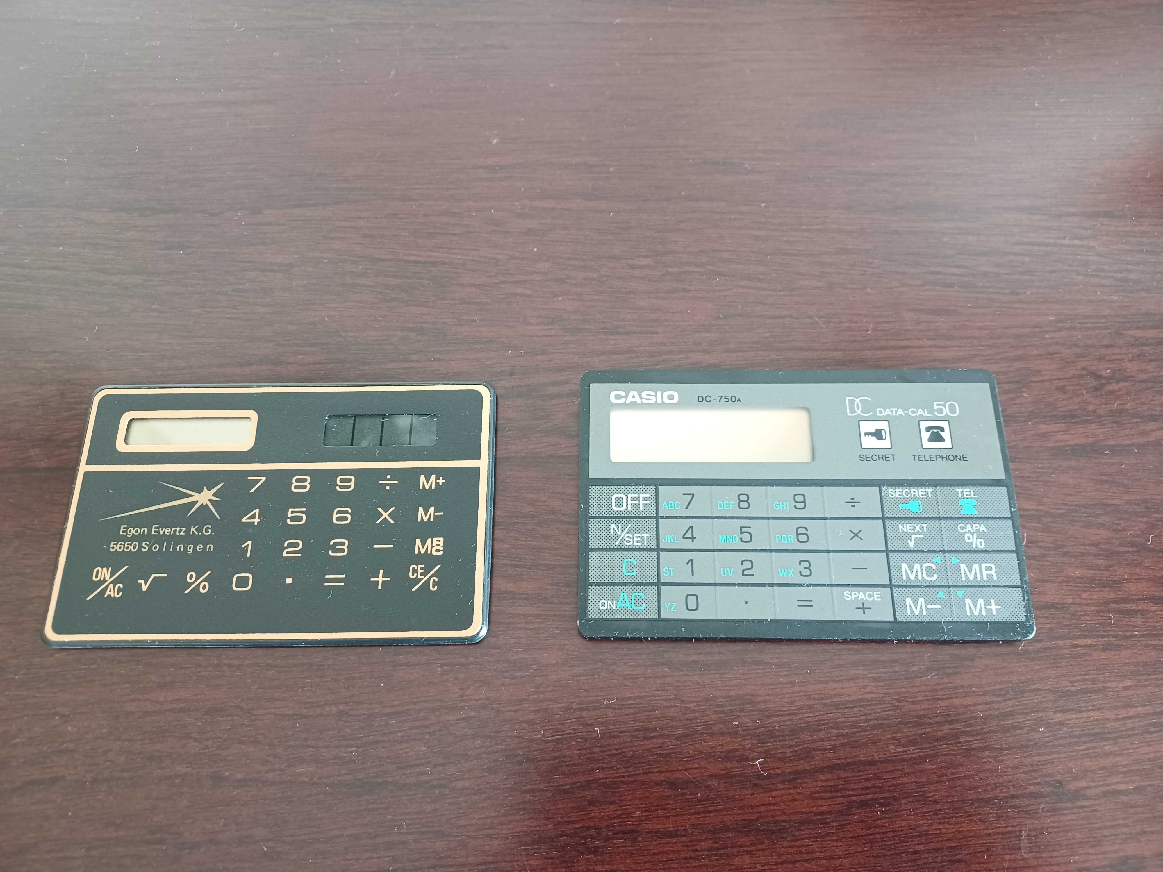 Calculadoras de bolso- uma Casio e outra solar