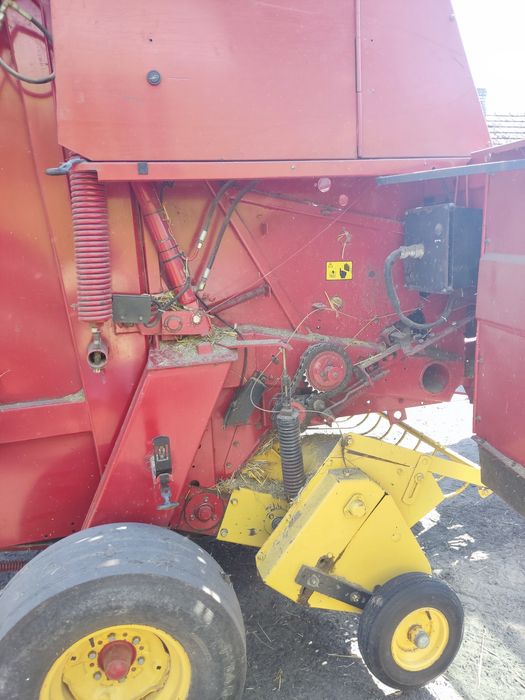 Prasa new holland 658