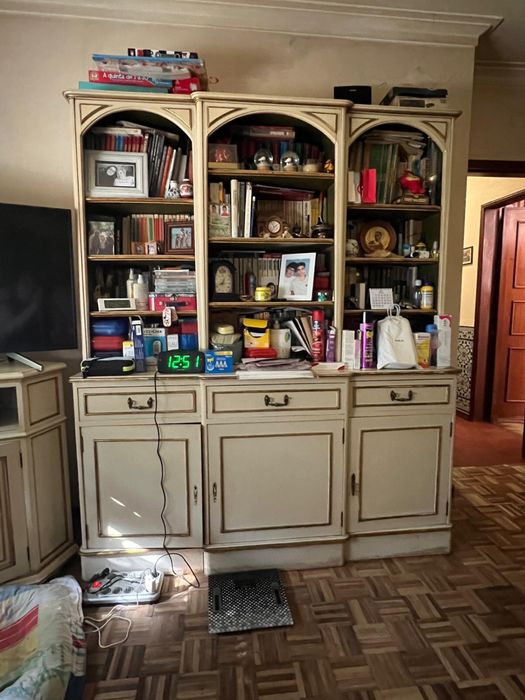 Estante clássica com módulo para TV – conjunto elegante