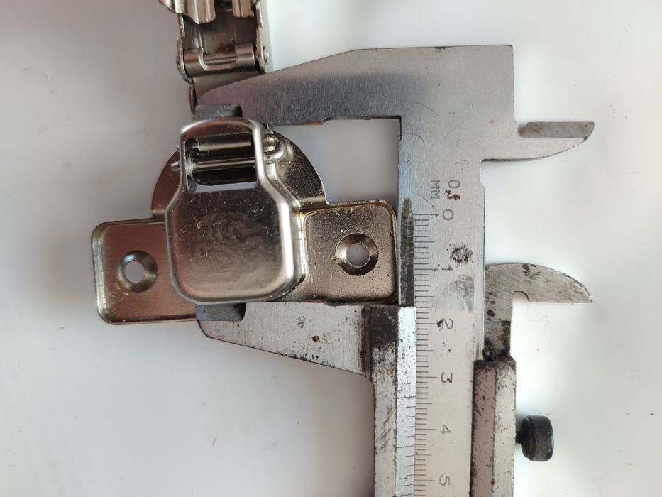 Петля (завіса) накладна меблева