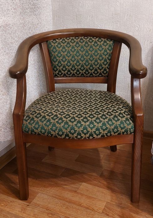 Крісло класичне дерев'яне. Кресло класическое деревянное.