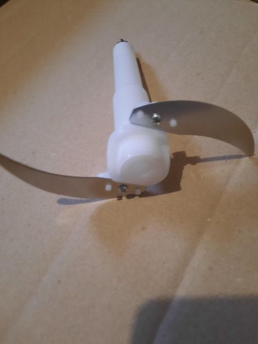 Новий двойний  ніж від молнії -подрібнювача