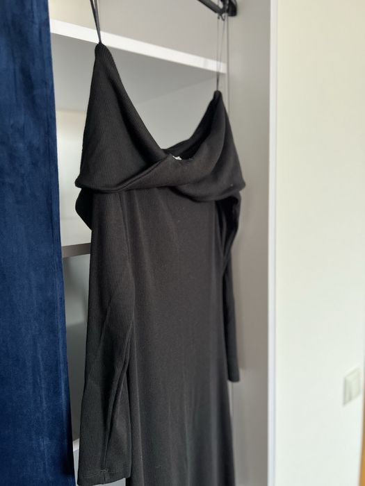 Чорне плаття по фігурі - Reserved (36- s)