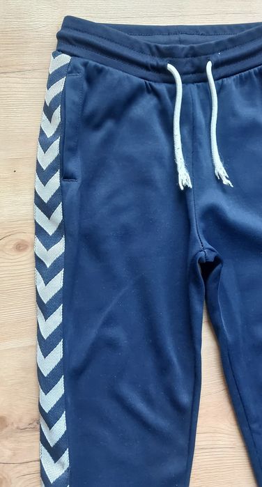 Spodnie sportowe dresowe 134 hummel granatowe