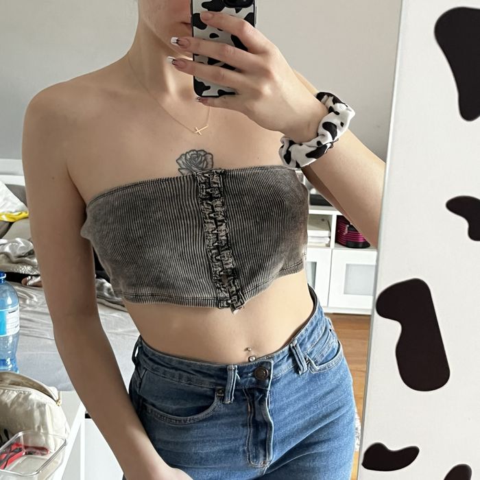 szaro czarny crop top zapinany z przodu Primark