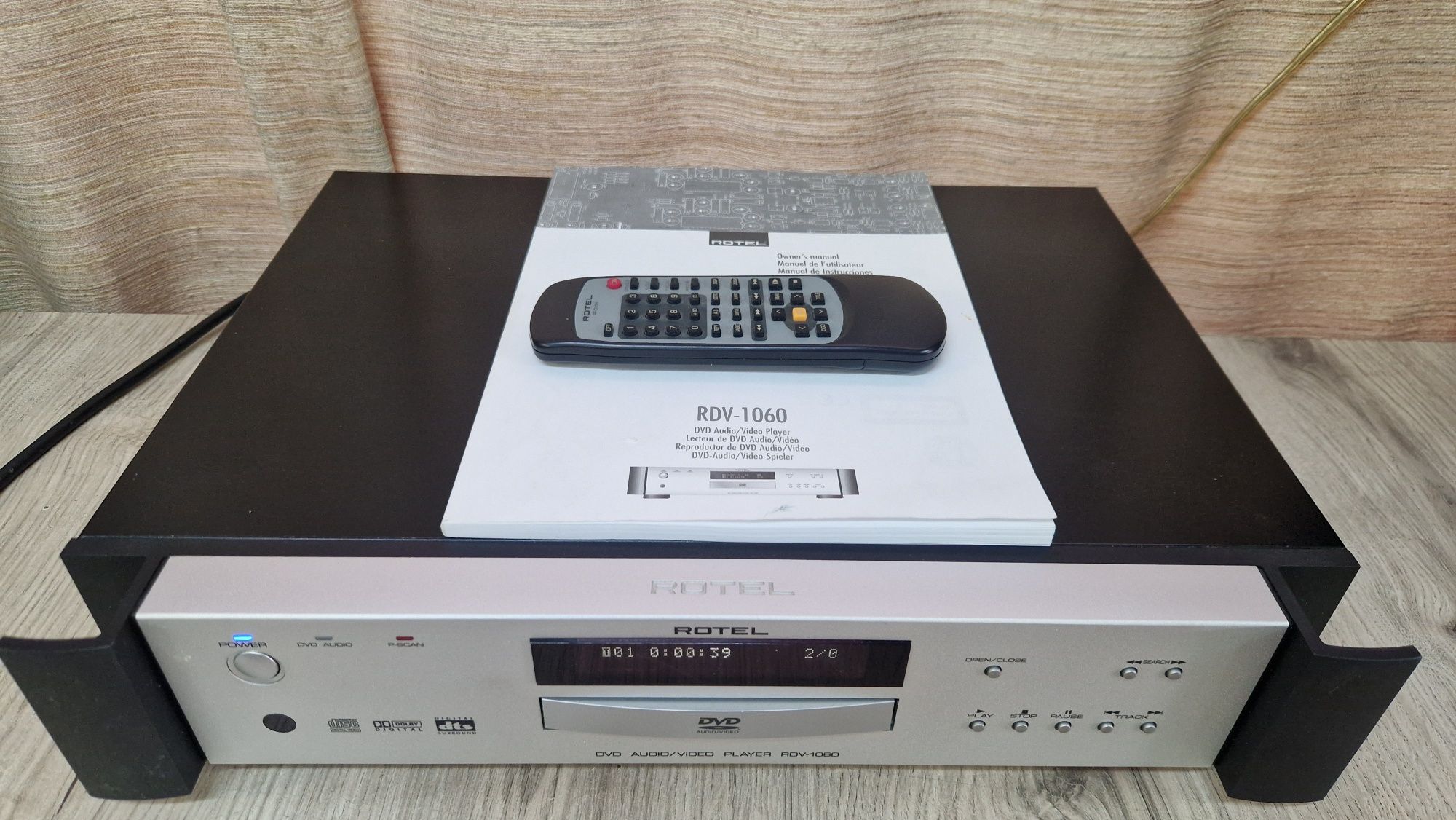 DVD-аудіо-відео плеєр Rotel RDV-1060