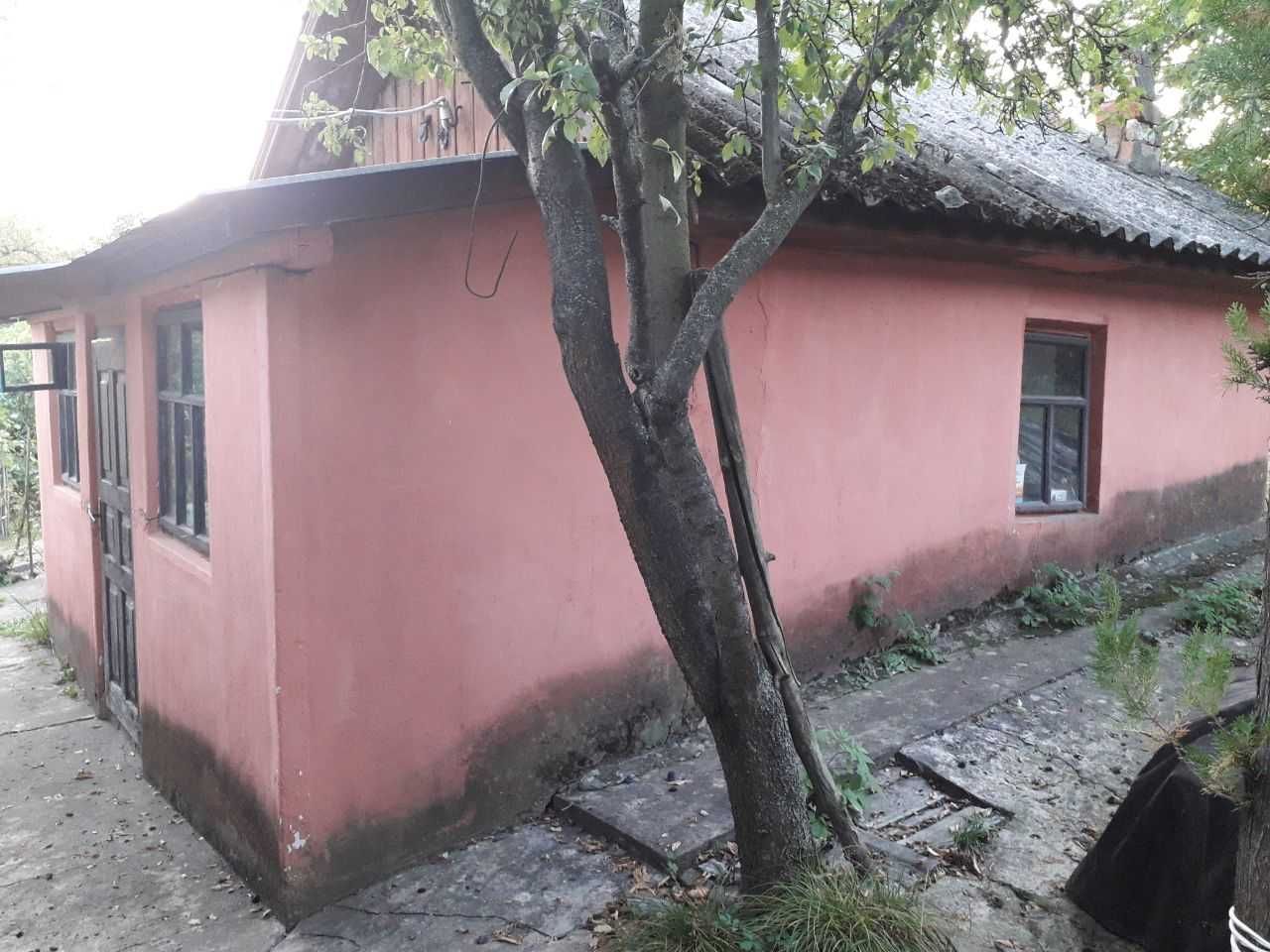 Продається хата у с.Яруга, для літнього відпочинку,  "заходь і живи".