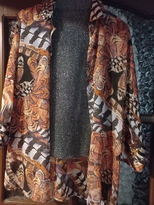 Комплект женский блуза и топ... материал шифон и трикотаж с люрексом.