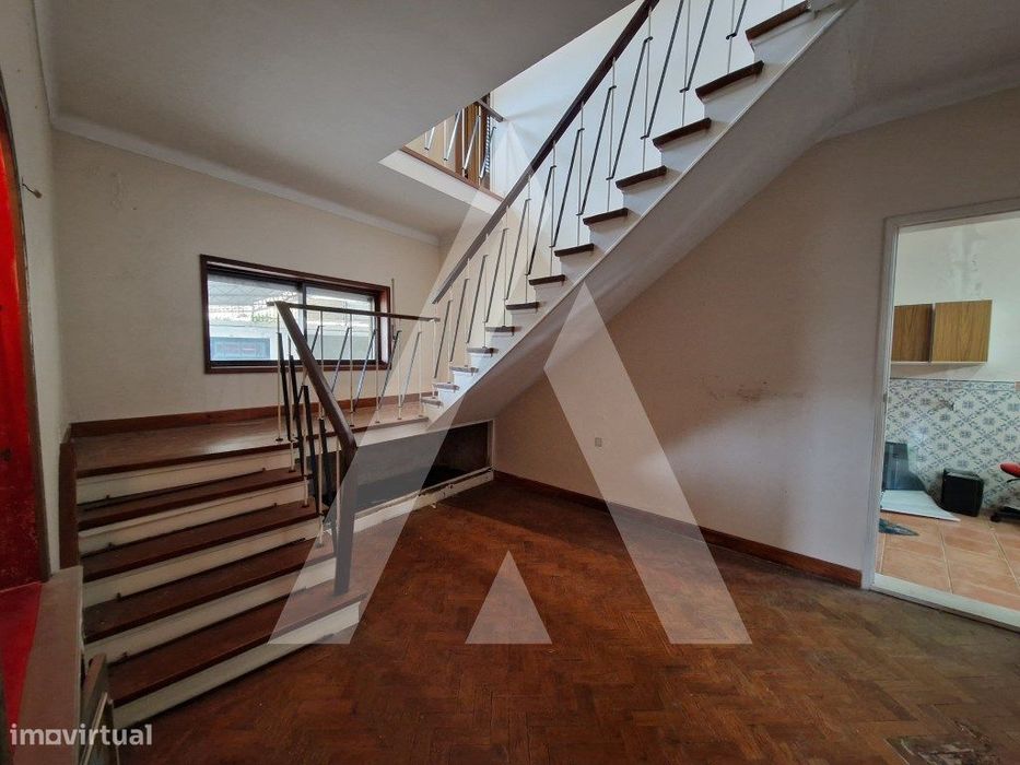 Moradia tradicional situada na emblemática zona da Vista Alegre