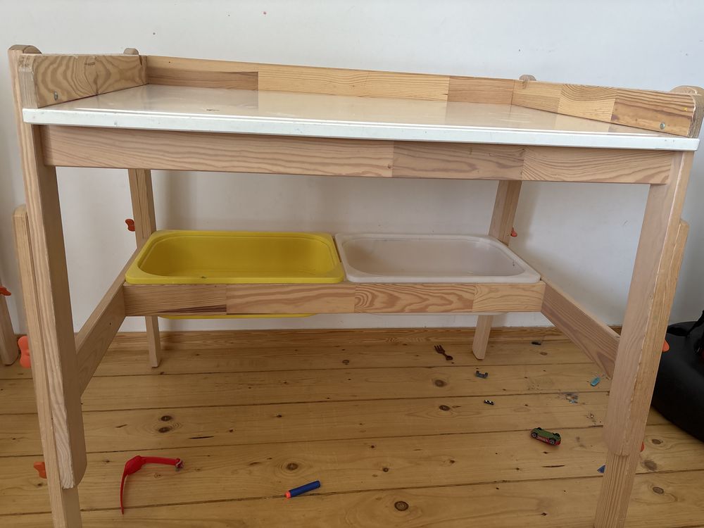 Biurko rosnace wraz z dzieckiem -IKEA FLISAT