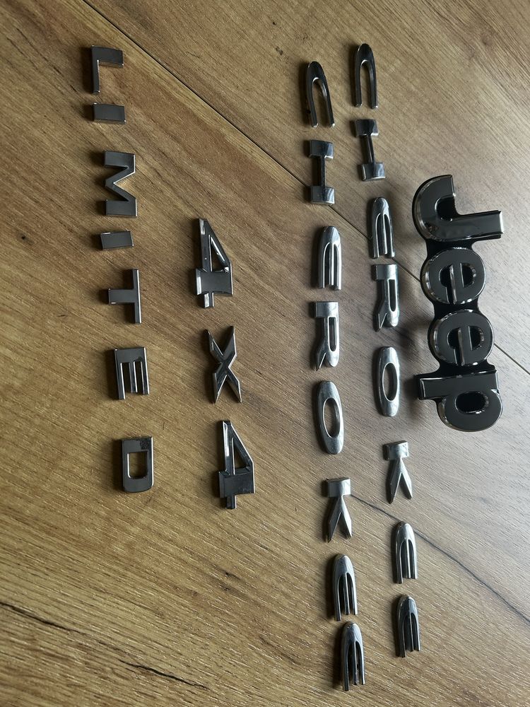 Sprzedam emblematy jeep cherokee