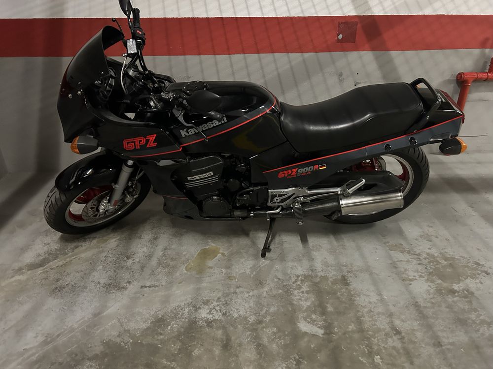 Kawasaki GPZ 900