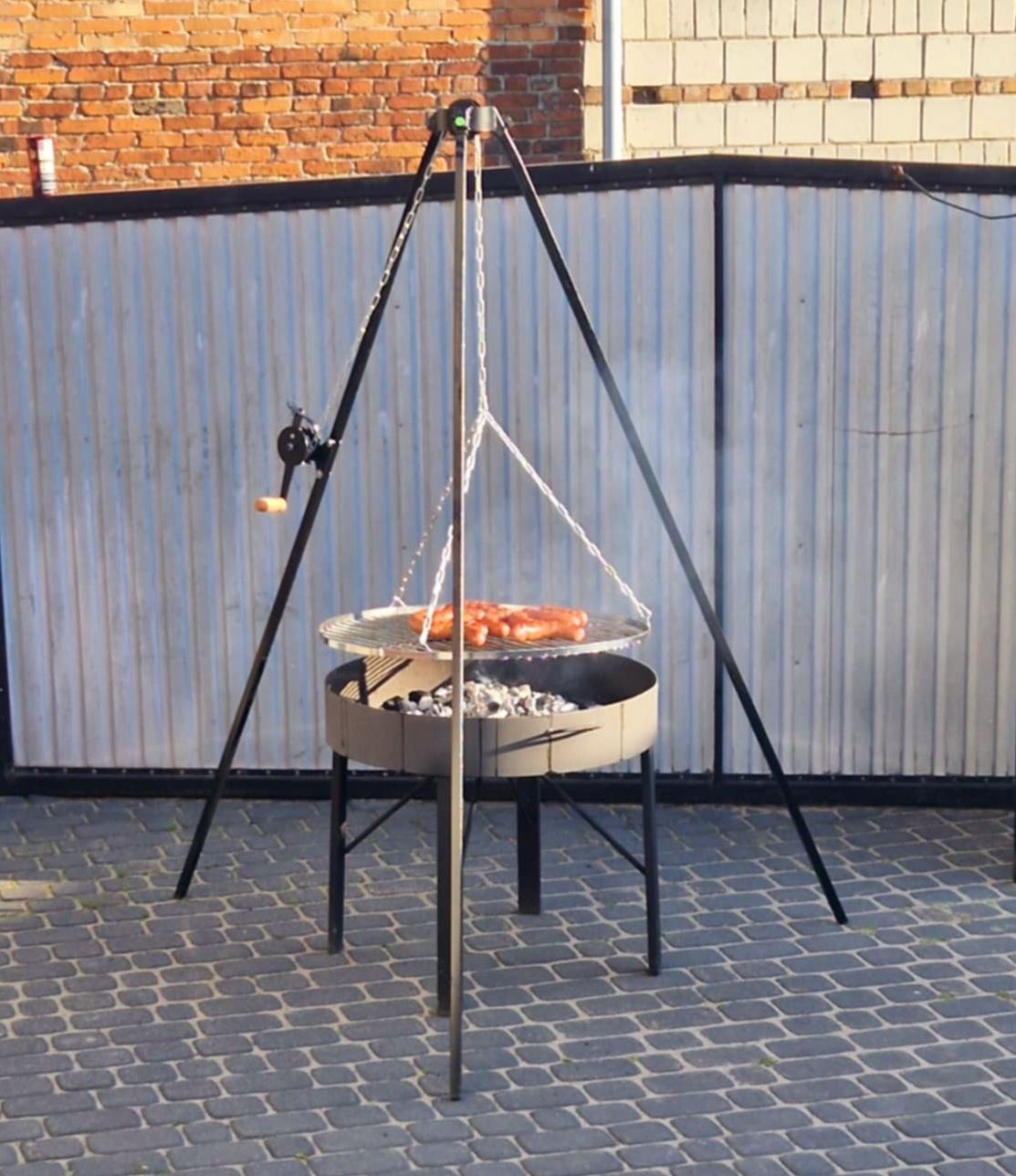 Grill trójnóg ogrodowy na lata ! Z rusztem nierdzewnym 70 cm