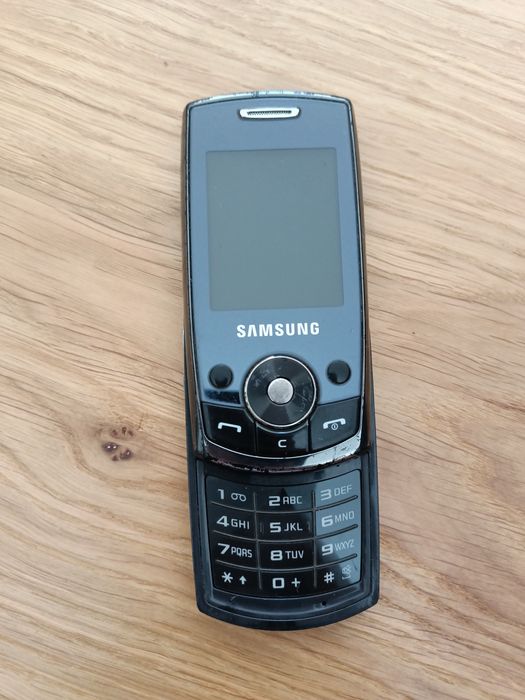 Stary telefon Samsung SGH-J700