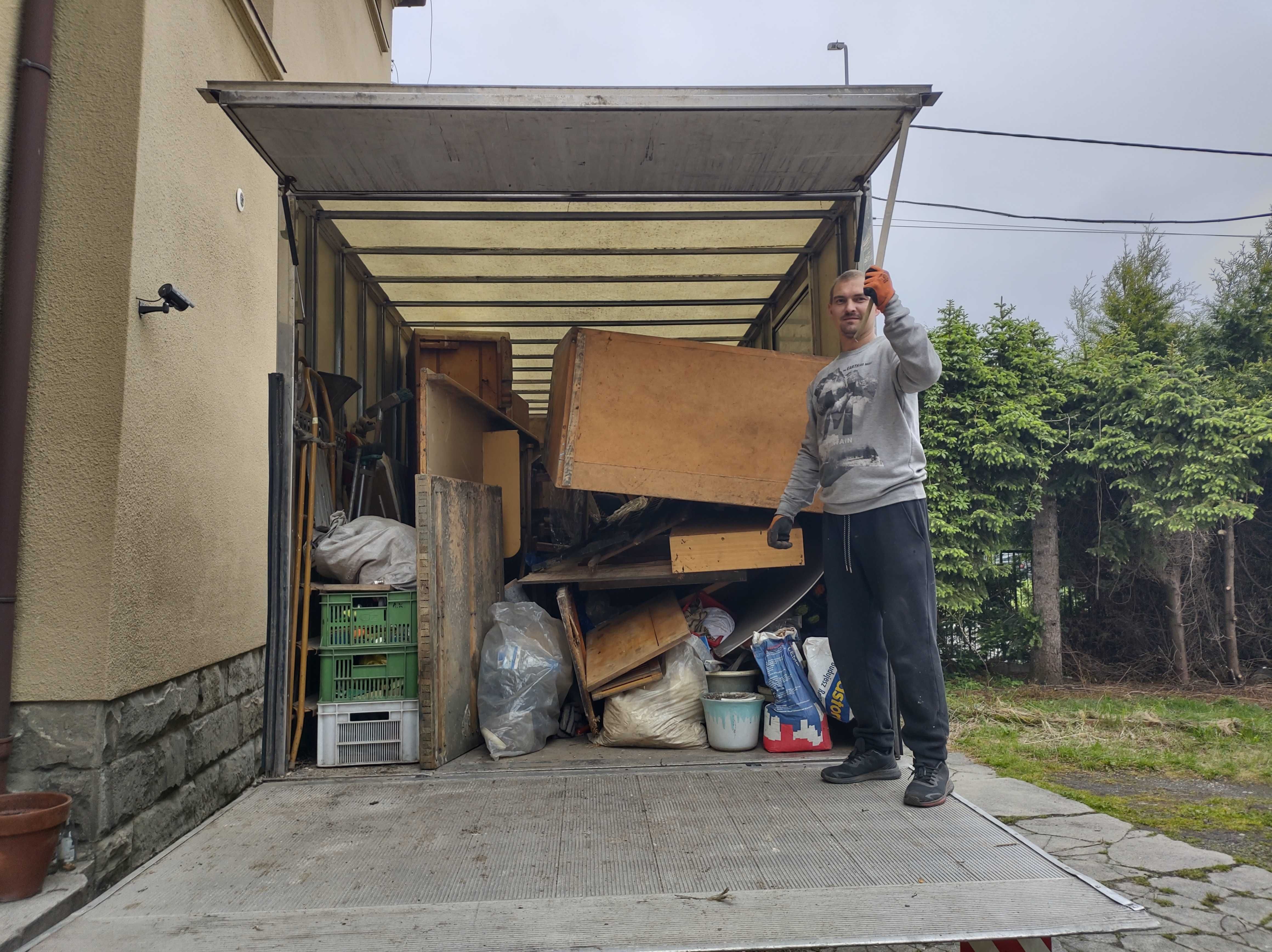 Wywóz Mebli Utylizacja Opróżnianie Sprzątanie Mieszkań Strychów Piwnic