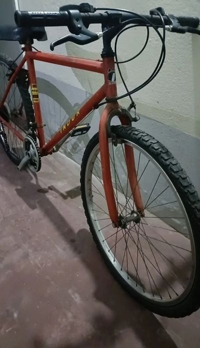 Bike muito usada e capacete