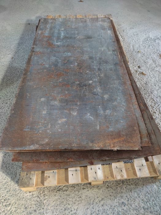 Продам листи сталеві є ерозія не критично розмір 101 на 201.500 грн