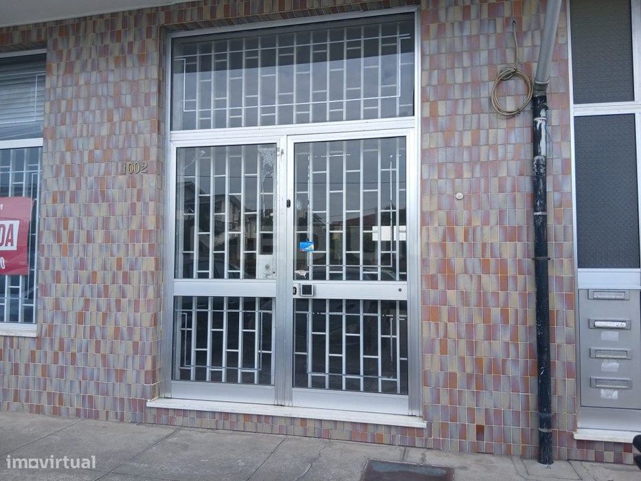 Loja para Comércio e Serviços - Castêlo da Maia