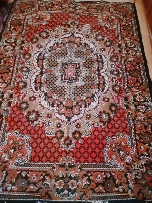 Килим шерстяний.