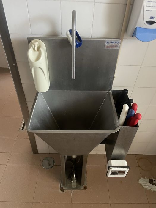 Pio de pedal c/ depósito esterilizador de facas