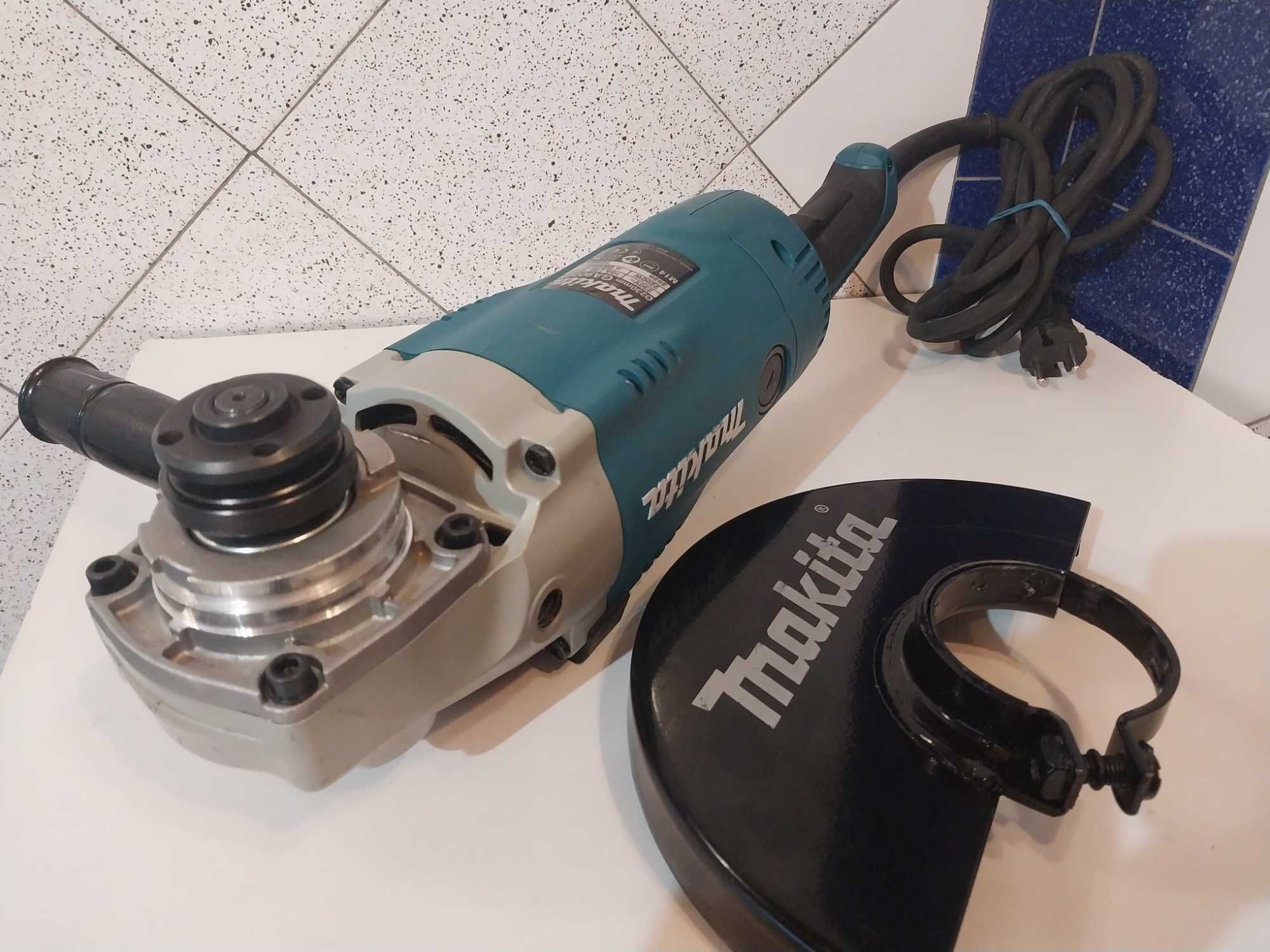 болгарка makita GA 9020 R 230 круг Новая