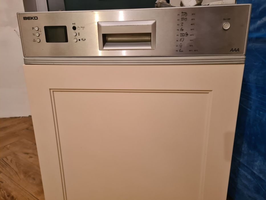 Zmywarka do zabudowy Beko DSN 6837X