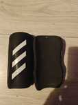 Sprzedam ochraniacze piłkarskie adidas
