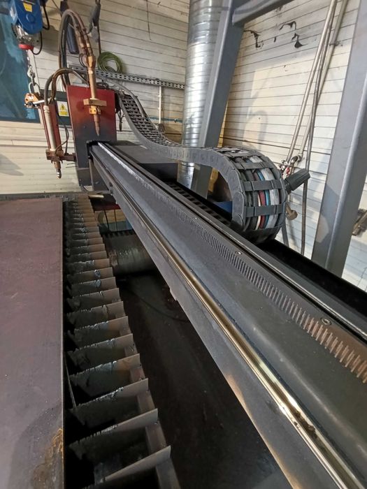 Wypalarka plazmowa i gazowa CNC 105A + stół do szlifowania z odciagami