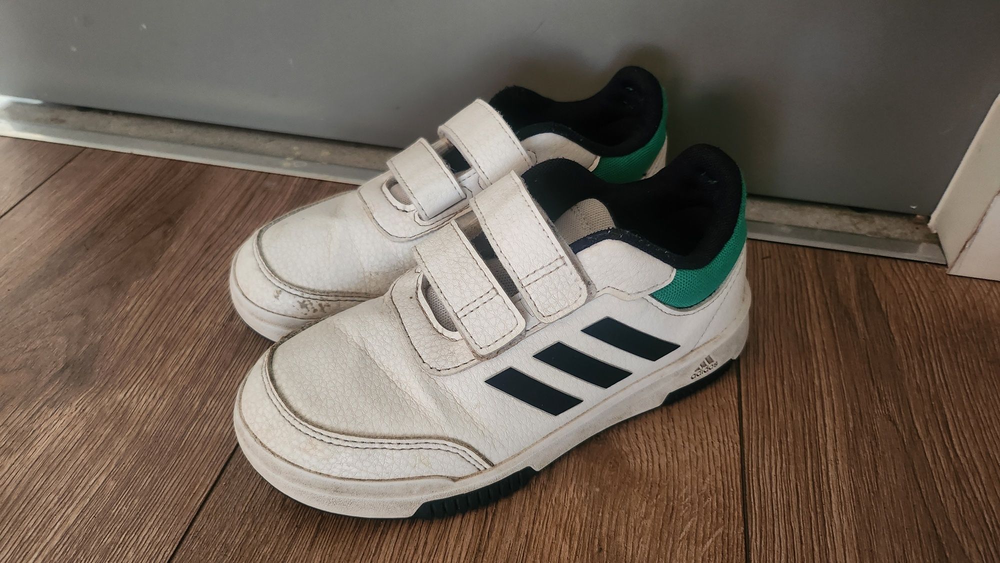 Adidas buty sportowe chłopięce r.31