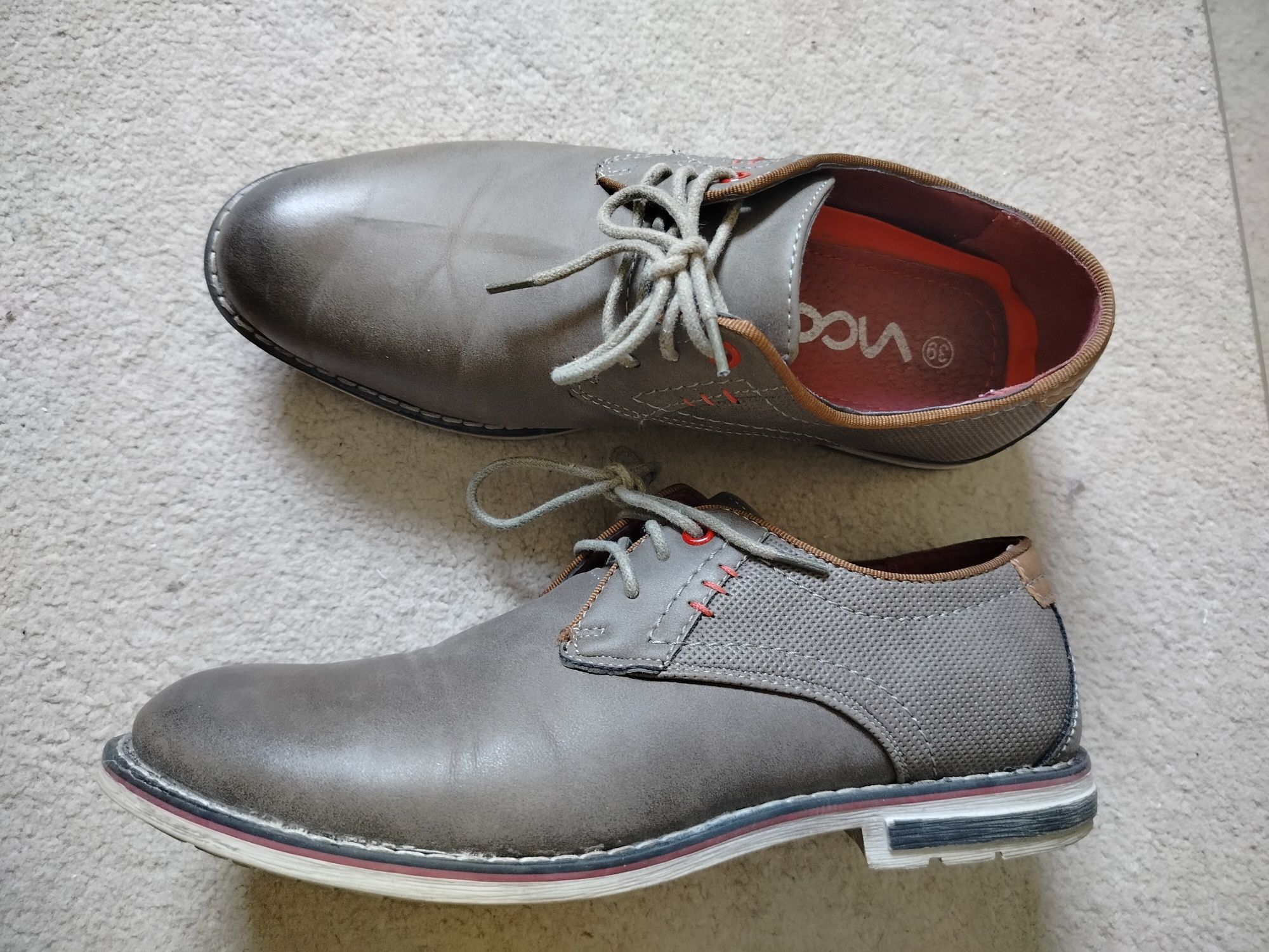 Eleganckie buty chłopięce