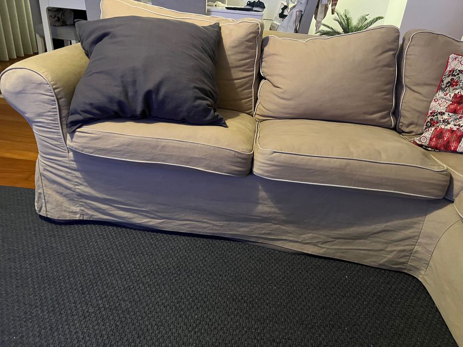 Sofá 5 lugares modelo ikea. Com capas para trocar