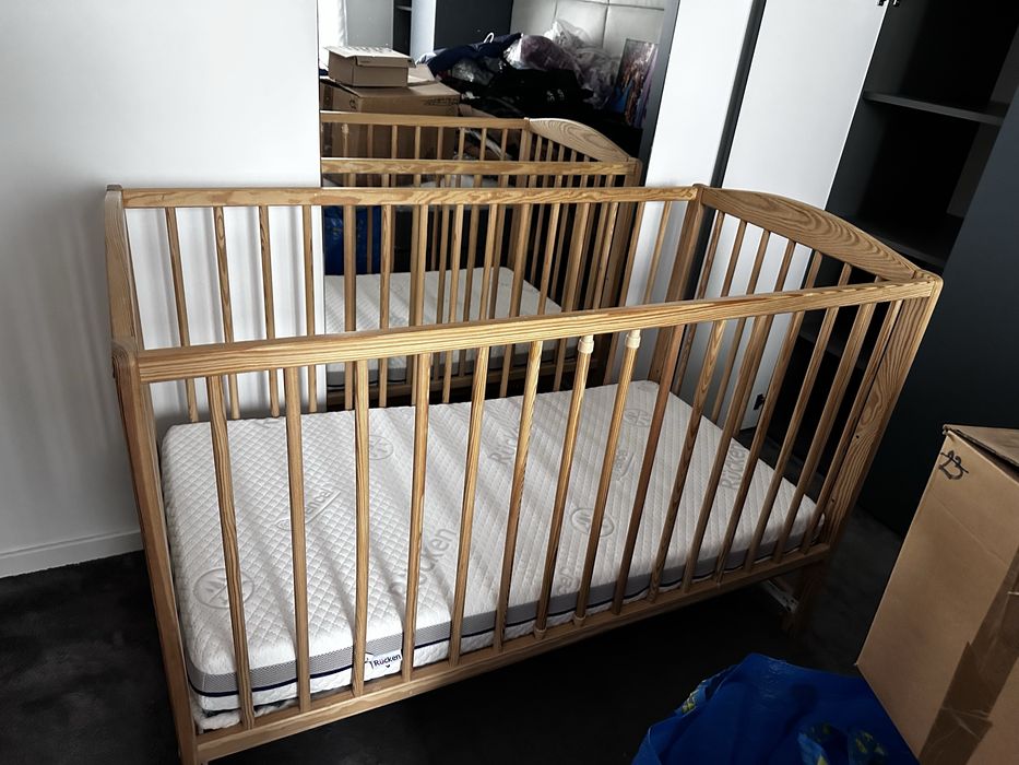 Lozeczko drewniane z barierkami