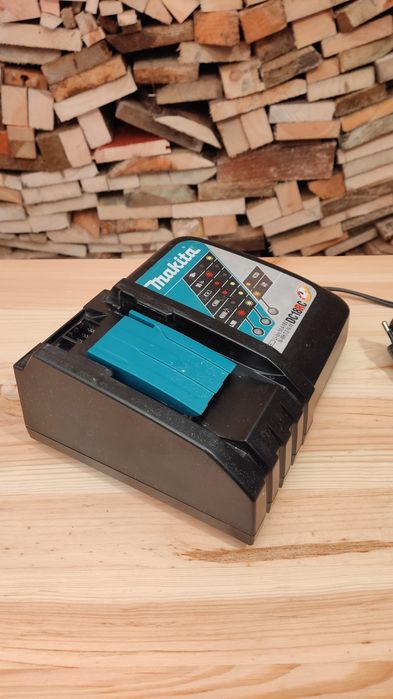 Ładowarka Makita DC18RC, szybka, w dobrym stanie