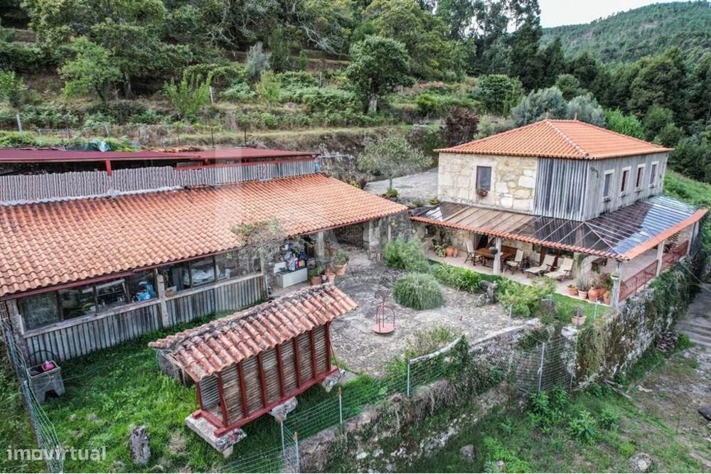 Moradia T3 em quinta c/8960m2, vários anexos e vistas deslumbrantes so