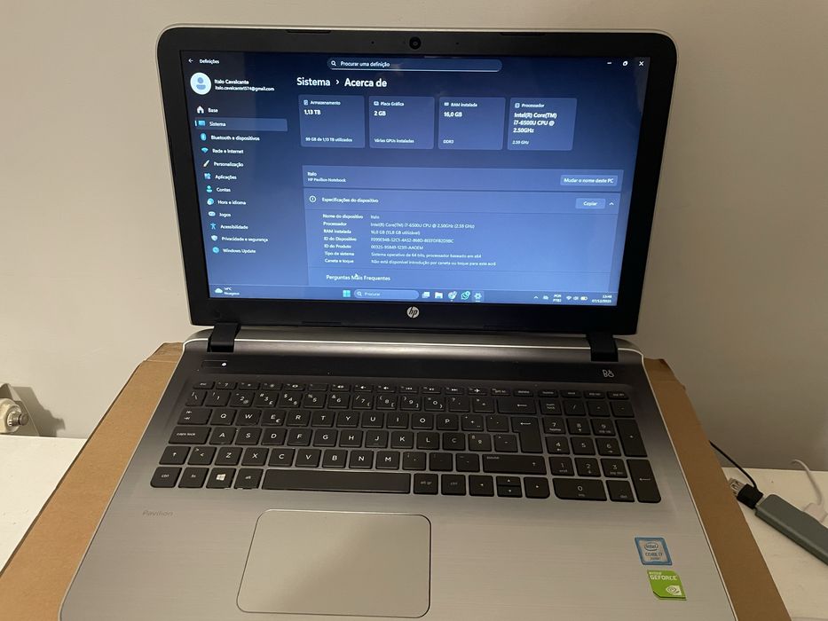 Notebook na caixa muito conservado