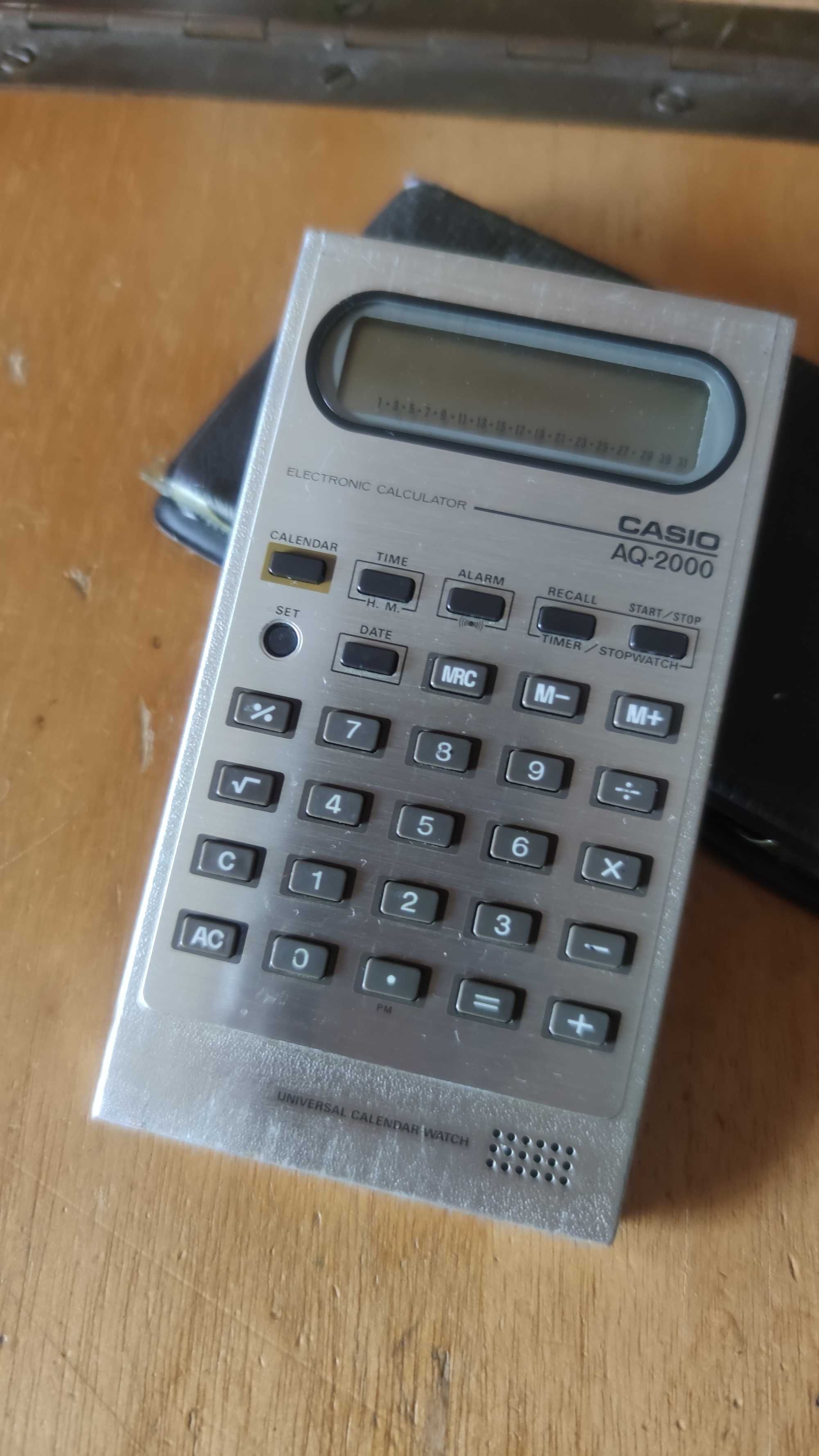 Calculadora Casio AQ-2000 vintage