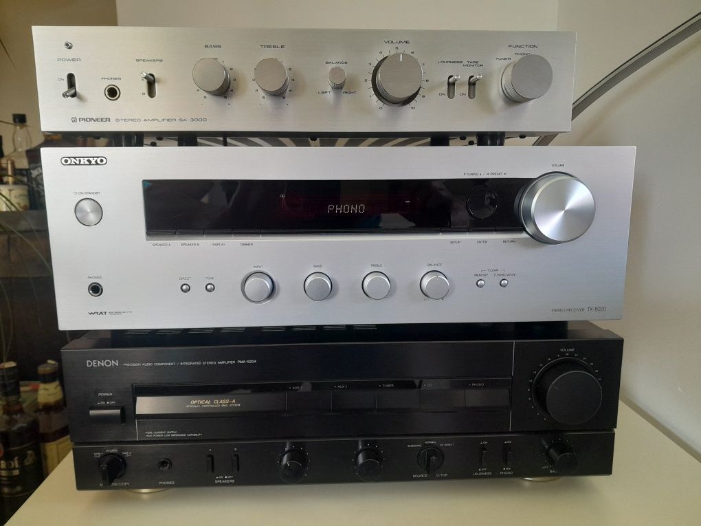 Amplituner ONKYO TX-8020 .