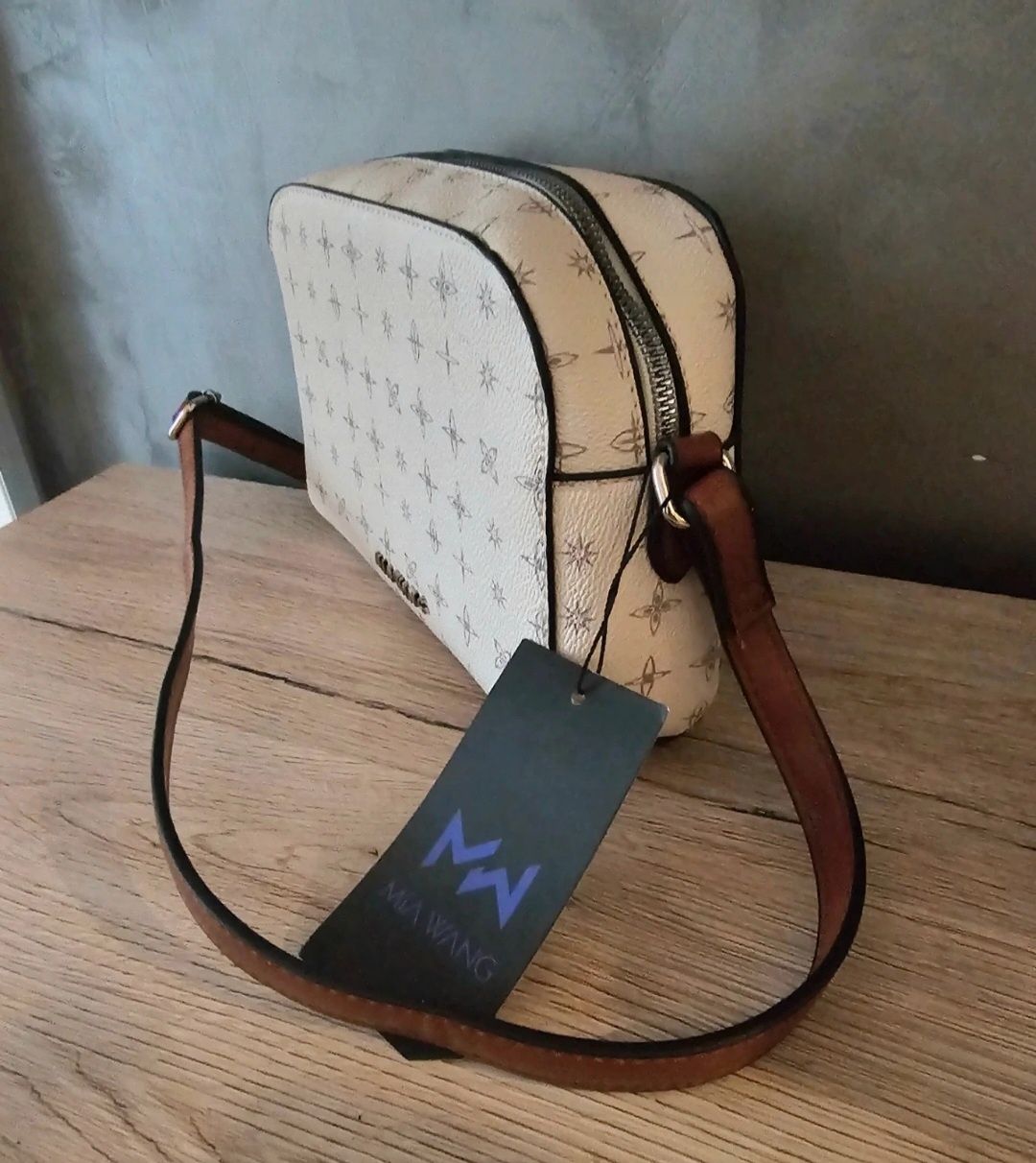 Piękna nowa torebka Mia Wang ecru monogram sygnowana