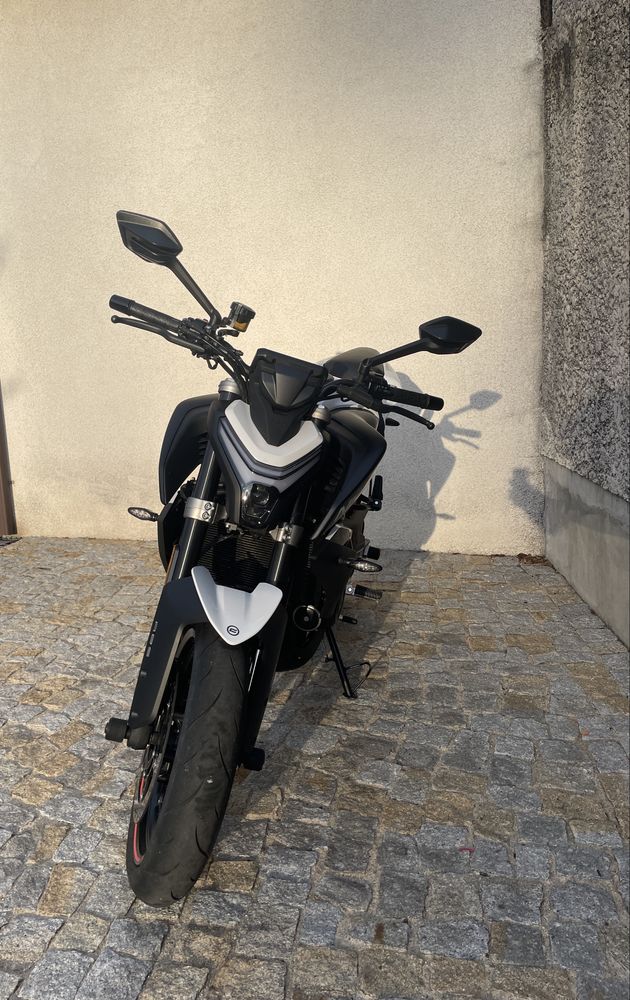 CF Moto 450 NK com poucos kms