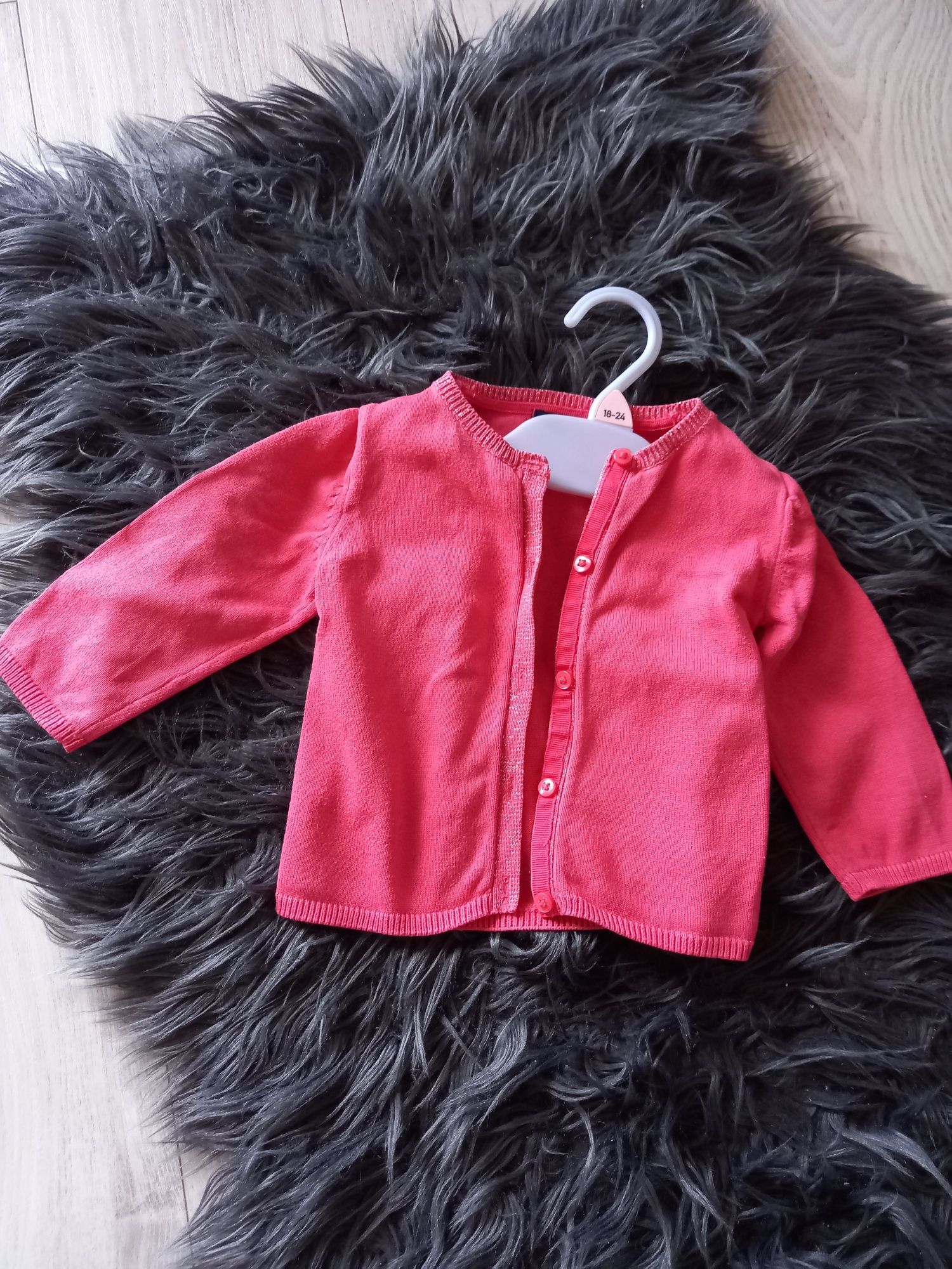 Sweter 80cm 12m. Na guziczki malinowy